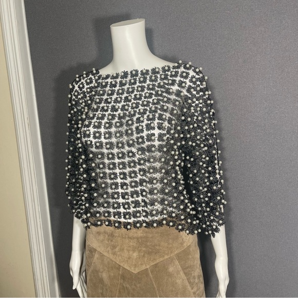 BEULAH Style black pearl flower top - Picture 2 of 10